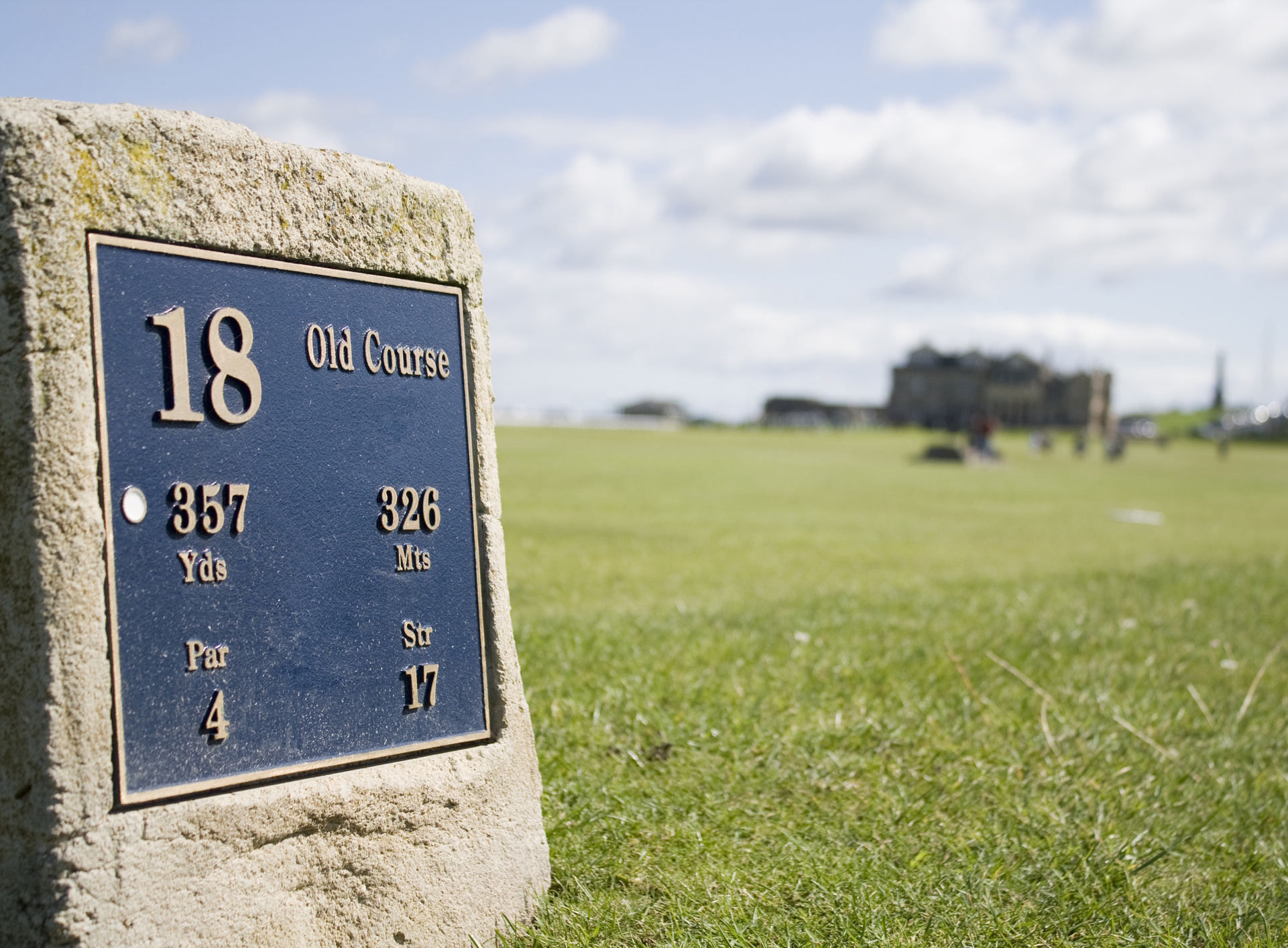 Professional Golf Course Signage & Flags